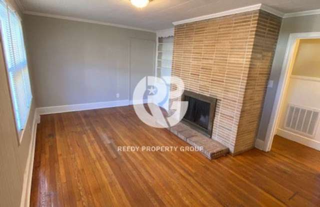3 Bedroom with bonus Ranch style home minutes from Downtown Greer! Gallery 3
