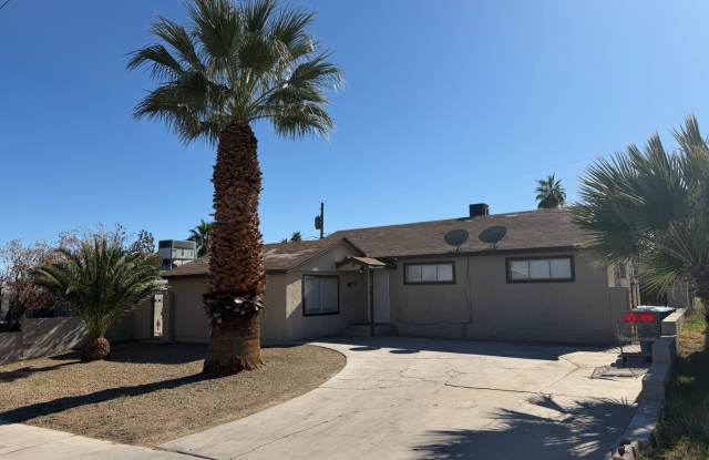 SINGLE STORY FEATURING 4 BEDROOMS  2 BATHS photos photos