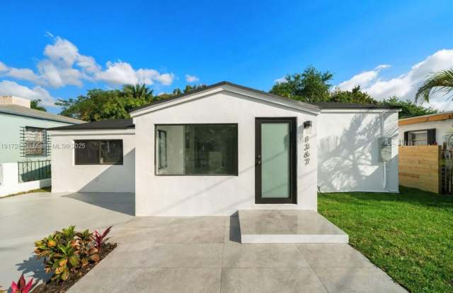 1367 NW 41st St photos photos