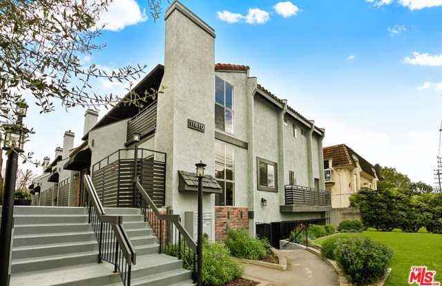 11610 MOORPARK ST Gallery 2