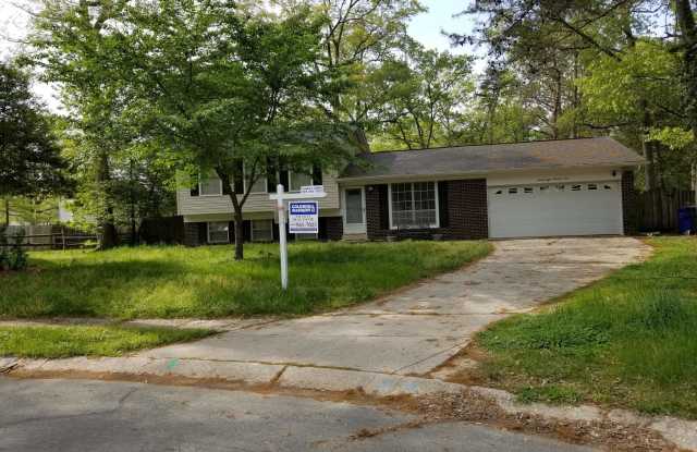 2801 LOMAX COURT Gallery 2