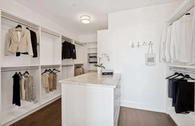 1111 West River Parkway Gallery 4