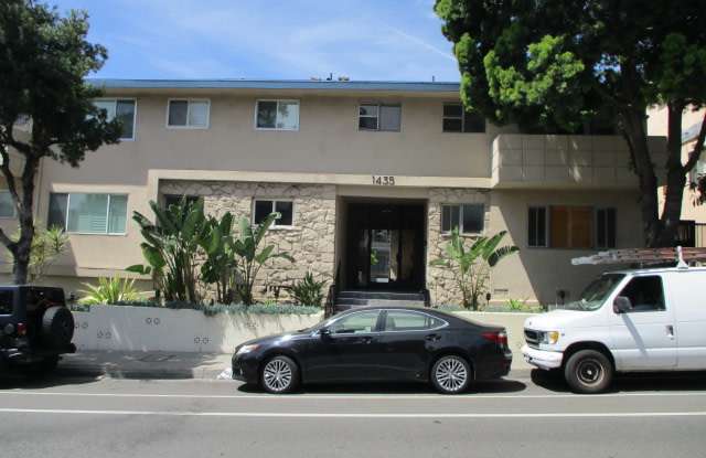 1435 N Fairfax Ave photos photos