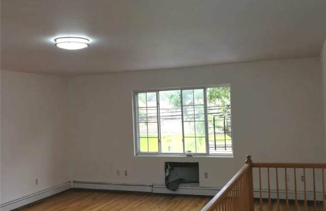 1917 Strang Avenue Gallery 4