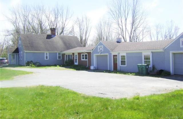 1097 Chopmist Hill Road - 1097 Chopmist Hill Road, Providence County, RI 02857