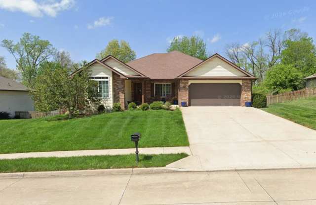Beautiful 4 Bedroom Ranch Home in the Cascades Gallery 1