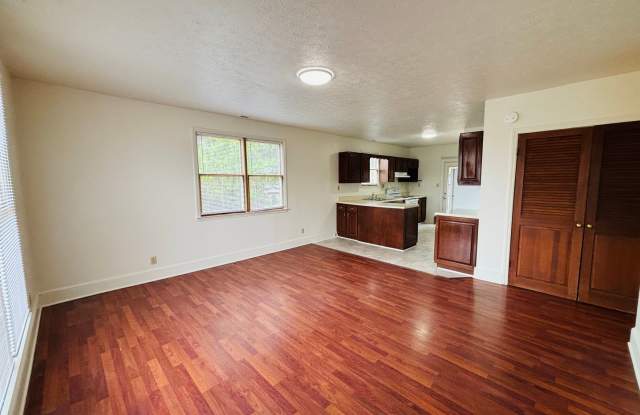 3 Bedroom, 1 Bath Duplex Gallery 3