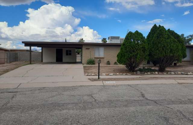 Spacious 3-Bed Rental, Large Yard and Prime Central Tucson Location - 7359 East Toronto Street, Tucson, AZ 85730