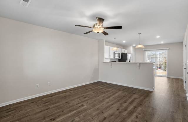2 bd 2.5 ba townhome Gallery 3