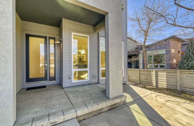 Bright Contemporary 3 Bedroom 2 Bath - August 1st! photos photos