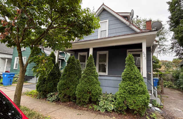4 Bedroom 2 Bath Single Family Home! photos photos