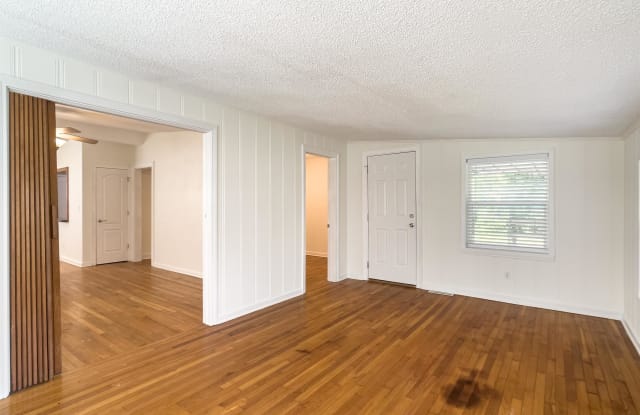 3850 Bayou Boulevard Gallery 4