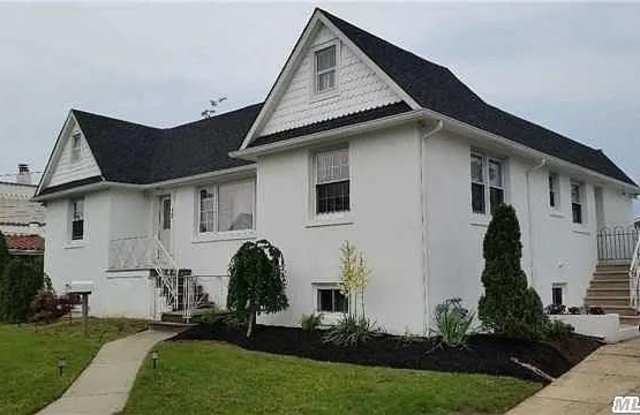 10 Granada Place - 10 Granada Place, Massapequa, NY 11758