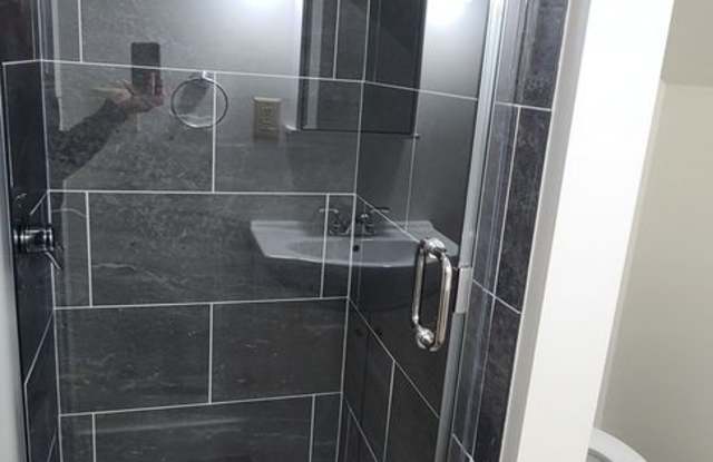 *June 2027* - 1 Bedroom off the B-line, only 1 block from Kirkwood! Gallery 2
