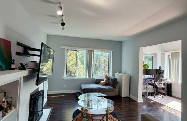 906 W Sunnyside Avenue Gallery 2