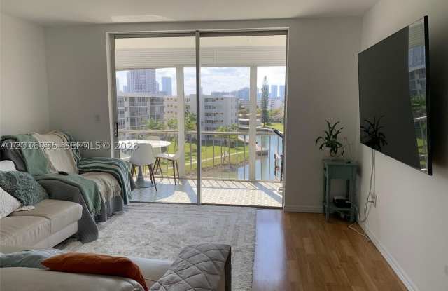 2851 Leonard Dr Gallery 1