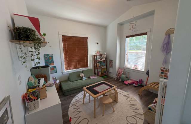 CHECK OUT THIS BEAUTIFUL HOME IN SW REDMOND Gallery 4