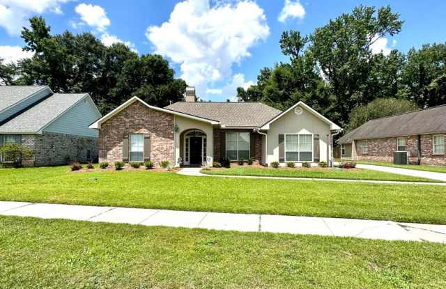 3BD/2BA House Off Perkins between Bluebonnet and Siegen. Gallery 3