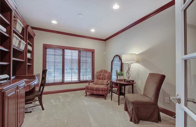 6729 West Stonegate Drive Gallery 2