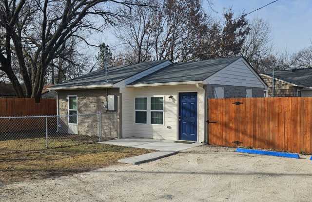 (1) Bed/(1) Bath Newly Remodeled Avail Mid-July! Direct Access off Alameda. photos photos