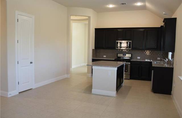 2433 whispering pines Drive Gallery 4