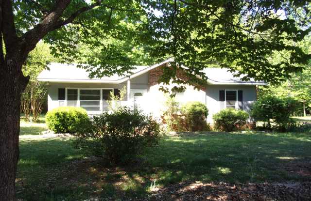 3 Bedroom 1 1/2 Bath Home on 1 Acre in Newport Gallery 3