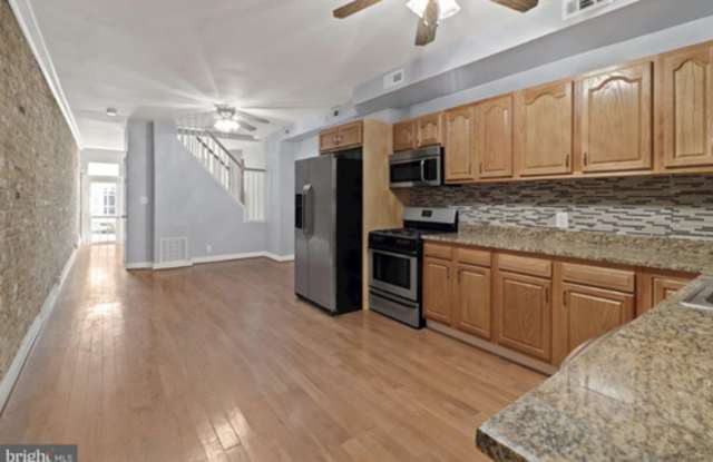3 Bedroom 2 Bath Rowhome Gallery 4
