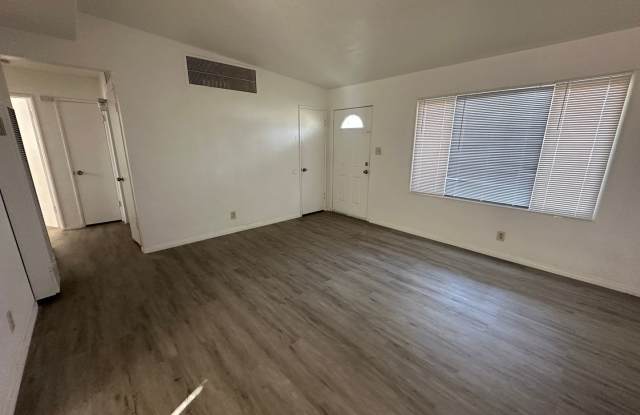 Attractive 2 Bed 1 Bath Gallery 4