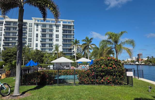 6391 Bay Club Drive Gallery 2