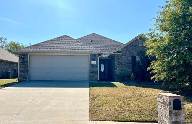 Beautiful 3 Bedroom Home in Southfield Heights Addition **ASK ABOUT MOVE IN SPECIAL!** - 416 Ridge Point Drive, Fort Smith, AR 72908