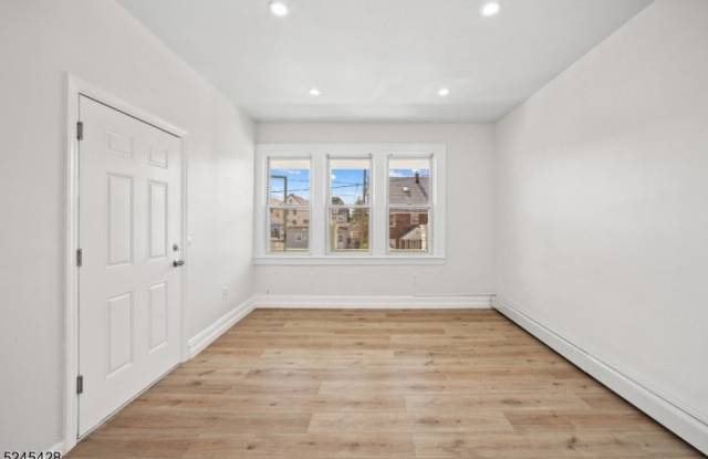 129 Banta Ave Gallery 2