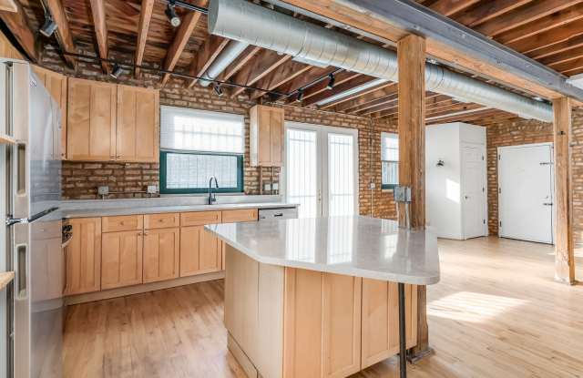 1466 North Milwaukee Avenue Gallery 4