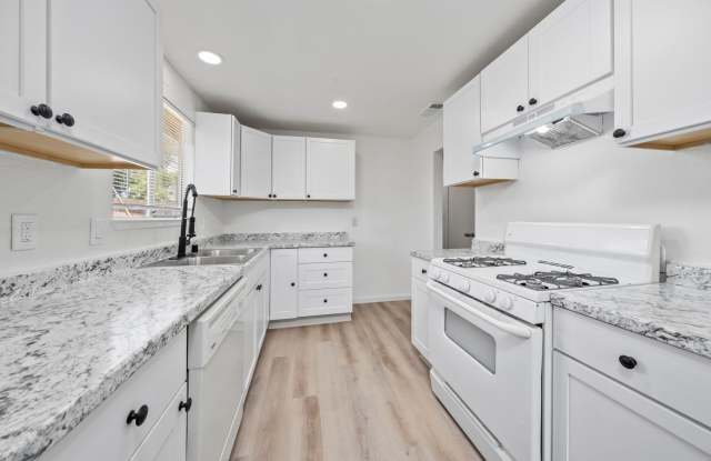 Charming 3 bedroom 2 bath home in Sacramento! photos photos