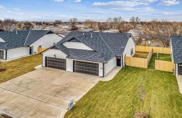 Gorgeous 3 Bedroom Townhome Coming Soon! Gallery 1