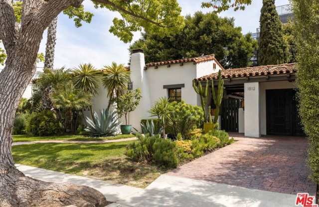 1012 Superba Ave photos photos