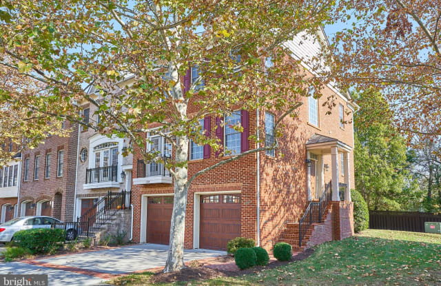 108 HERNDON MILL CIRCLE - 108 Herndon Mill Circle, Herndon, VA 20170