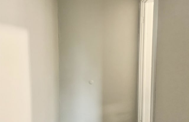 877 Niagara Street - Lower Gallery 3