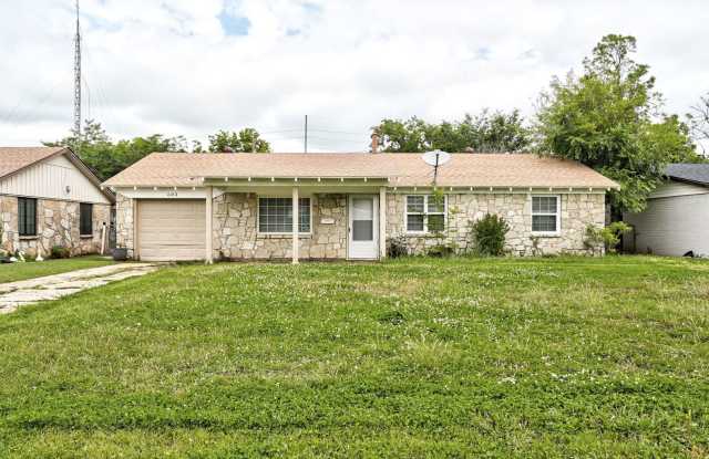 Cozy Cute 3BD/1BTH Home In Midwest City, Minutes from Tinker Diagonal photos photos
