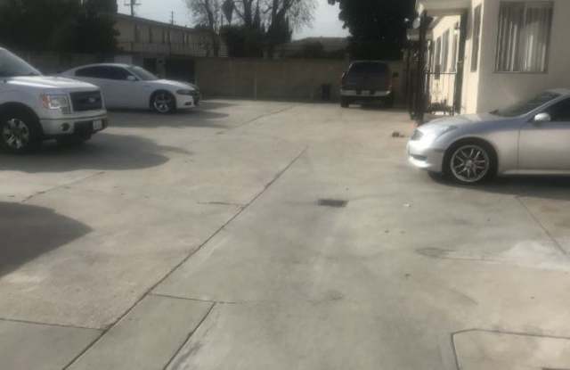 6727 1/2 Chanslor Ave Gallery 2