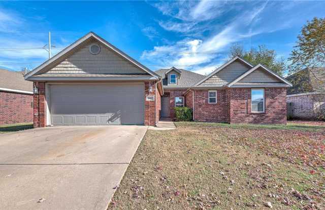 GREAT LOCATION IN ROGERS!!! photos photos