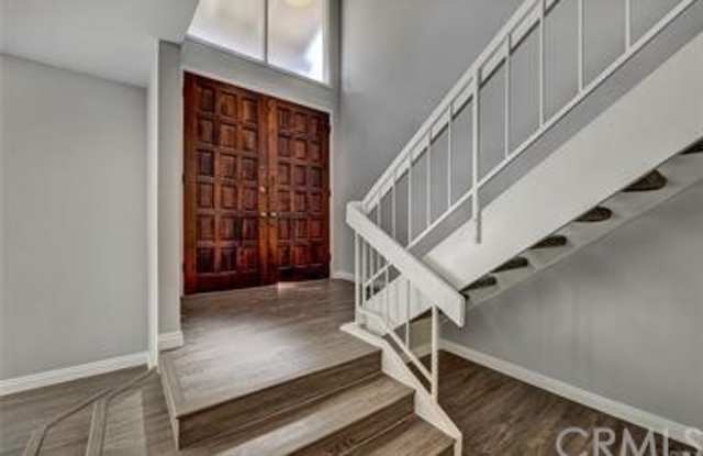 4711 Royce Road Gallery 3