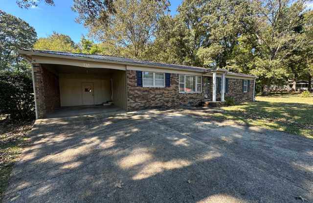 3 Bedroom Home with Bonus Room & Fenced Backyard in Oxford! Gallery 3