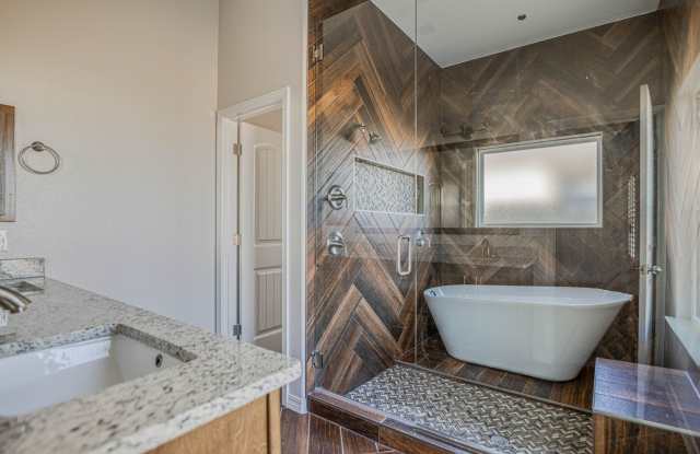 Eastside area for Short or Long Term Rental(Completely Furnished) Beautiful 4 bed/2 baths Gallery 4