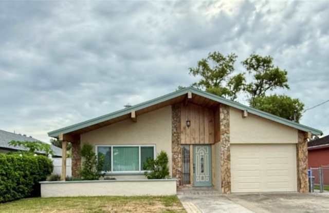 7523 BLOSSOM Avenue Gallery 1