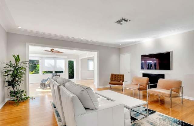 1220 S Greenway Dr Gallery 4