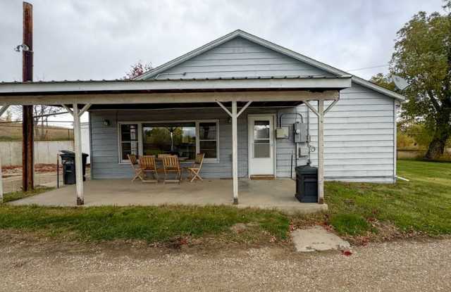 6 month lease! 3 bed/ 1 bath Single Family Home on Coffeen! photos photos