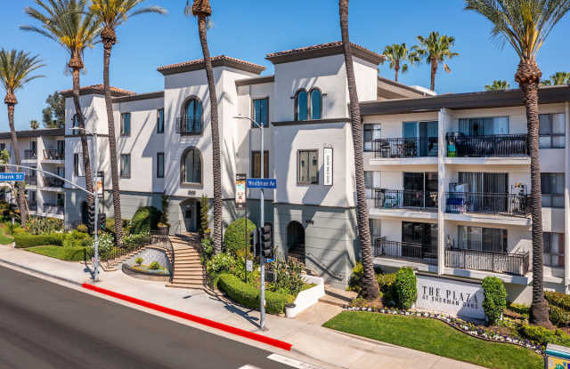The Plaza at Sherman Oaks Gallery 1
