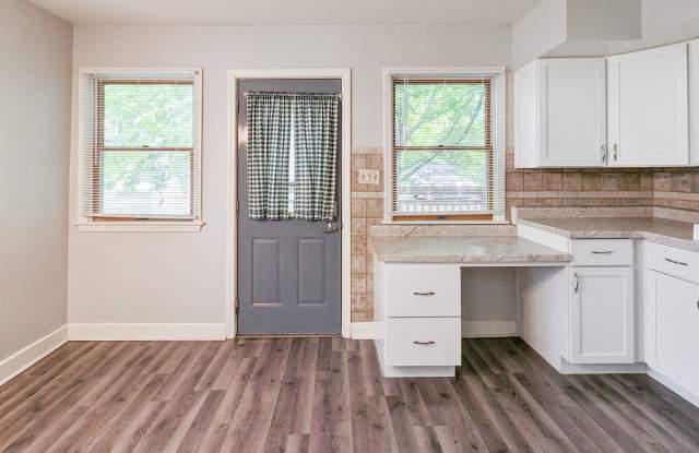 3 Bedroom Home Preleasing for August 2026! Short Walk from Ball State's Campus! Updated & Spacious home! Gallery 4