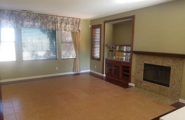 5072 Crescent Bay Dr Gallery 2