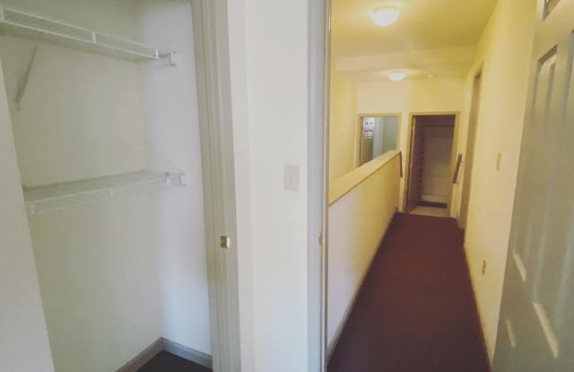 4 Bedroom House steps from Temple University Gallery 3